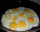 Foto del paso 3 de la receta: Huevos con salsa roja 🍳 🍅