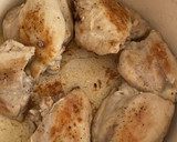 Foto del paso 2 de la receta: Contramuslos de pollo guisados en salsa