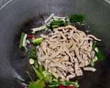 Foto langkah ke 2 dari resep Tumis Usus Ayam.