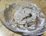 Foto del paso 3 de la receta: Coca de San Juan con albaricoques y almendras
