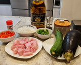 Foto del paso 1 de la receta: Guiso de pollo con berenjena, calabacín y pimientos
