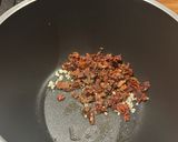 Foto del paso 1 de la receta: Pastas con tomates secos y espinaca