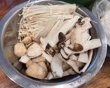 Hình bước làm 3 của món Lẩu gà nấu mọi