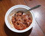 รูปขั้นตอนการทำที่ 1 ของ ข้าวผัดไข่ซอสมะเขือเทศใส่สาหร่ายกับ ฮอทดอก