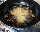A picture of step 3 of Egg pakoda.
