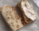 Foto del paso 1 de la receta: Mini bocata de mortadella con mahonesa