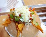 Gambar langkah 2 resipi Bulgogi Beef Loaded Nachos Korean Garlic Cheese Bread.