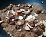 आटे का हलवा (aate ka halwa recipe in Hindi) रेसिपी चरण 2 फोटो