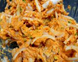 A picture of step 2 of Onion pakoda.