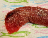 Foto del paso 3 de la receta: Solomillo en hojaldre con panceta, queso y piquillos