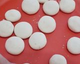Foto langkah ke 2 dari resep Tamago Boro / Egg Biscuits.