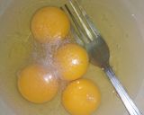 Foto langkah ke 3 dari resep Sosis Telor masak Cabai Ijo.