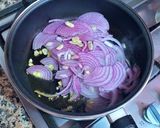 Foto del paso 6 de la receta Dorada y gambas con cebollas confitadas a la Canela y pasas