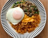 Foto langkah ke 4 dari resep Mie Instan Pedas Topping Jamur.