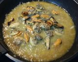 Foto del paso 5 de la receta Fetuccini nero con salsa de mariscos