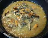 Foto del paso 5 de la receta: Fetuccini nero con salsa de mariscos