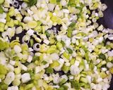 Foto del paso 1 de la receta: Relleno de puerro, queso y panceta