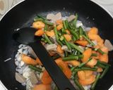 Foto langkah ke 4 dari resep Tumis Kacang Panjang Wortel Bakso.