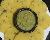 A picture of step 4 of Instant Rava idli with chutney.