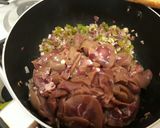 Foto del paso 3 de la receta: Riñones de vacuno en salsa oscura 😊