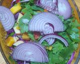 Foto del paso 2 de la receta: Solomillo marinado con col morado, frutas dulces y más