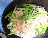 A picture of step 4 of Mayo Asparagus with salty chili fish egg (Mentaiko).