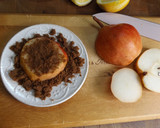 Foto del paso 1 de la receta: Peras asadas con bizcocho dorado y salsa de oporto