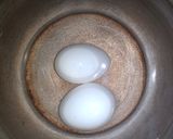 A picture of step 2 of Bolied egg.