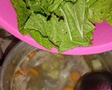 Foto langkah ke 4 dari resep Sup Ceker Ayam & Sayuran.