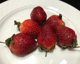 A picture of step 1 of Chocolate covered strawberry delight.