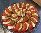 Une image de l'étape 6 de Salade de tomates à la mozzarella di buffala et pistaches.