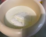 Une image de l'étape 2 de Flan aux pommes, pralines roses et lait fermenté.