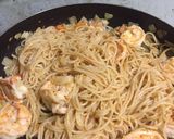 Foto langkah ke 2 dari resep Simple Shrimp Pasta.