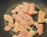 Foto del paso 1 de la receta: Ensalada de pollo y canónigos con aguacate