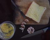 Foto langkah ke 2 dari resep Garlic Bread.
