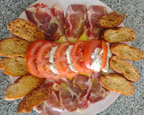 Foto del paso 5 de la receta: Mozzarella di búfala con tomate y Coppa italiana