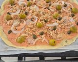 A picture of step 2 of Spicy tuna pizza.