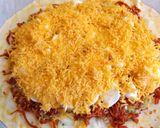 Foto del paso 4 de la receta: Hojaldrado de cebolletas, con queso y chorizo colorado