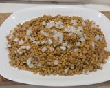Foto del paso 2 de la receta: Ensalada Fría de Lentejas de Bote con Mariscos en Lata
