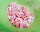 Hình bước làm 1 của món Mì chiên giòn xào giấm