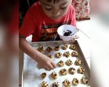 Foto langkah ke 11 dari resep Good Time Cookies a.k.a Chocochip Cookies.