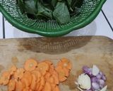 Foto langkah ke 1 dari resep Sayur Bening Bayam Wortel.