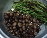 รูปขั้นตอนการทำที่ 1 ของ แกงเห็ดถอบ(เห็ดเผาะ)