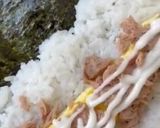 Foto langkah ke 7 dari resep Homemade Tuna Sushi With Egg.
