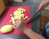 Sült kolbász krumplipürével recept fázis 4 fotója