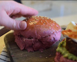 Foto del paso 10 de la receta: Hamburguesa rosa 🍔 con pan de remolacha | DarixLAB