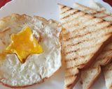 A picture of step 4 of Half fry star egg.