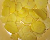 A picture of step 1 of Potatoes crips#weeklyjikonichallenge.