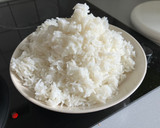 Foto del paso 3 de la receta: Pimientos y tomates rellenos de arroz en salsa de tomate al horno al estilo griego
