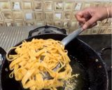 A picture of step 4 of Ribbon Pakoda.
